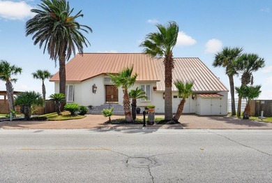 Perfectly positioned on the shores of Aransas Bay, this - photo 1