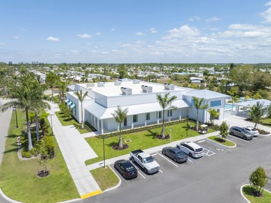 This charming 640 square feet mobile home offers a cozy and - photo 12