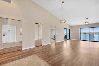 Hutchinson Island coastal gem! This gorgeous 2 BR 2 BA condo - photo 4