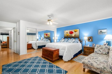 Enjoy lakefront living on beautiful Lake Balboa in this - photo 15