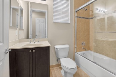 Welcome to this beautifully maintained 3-bedroom, 2.5-bath - photo 18