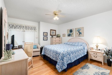 Enjoy lakefront living on beautiful Lake Balboa in this - photo 19