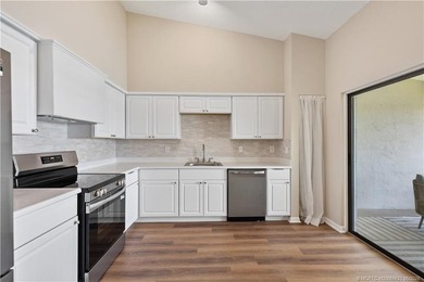 Hutchinson Island coastal gem! This gorgeous 2 BR 2 BA condo - photo 9