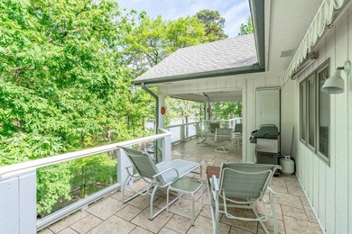 Enjoy lakefront living on beautiful Lake Balboa in this - photo 28