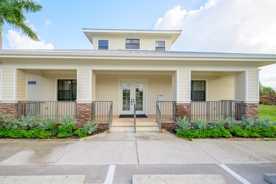 This charming 640 square feet mobile home offers a cozy and - photo 34