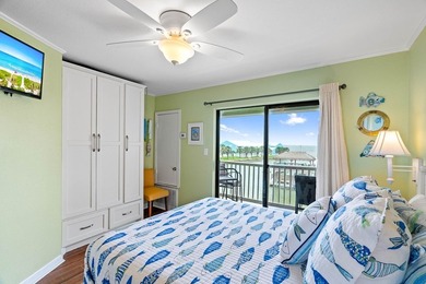 Warning: You may never want to leave! Perched on the third floor - photo 10