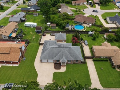 Spacious 4-bedroom, 2-bath home conveniently located between Hwy - photo 3