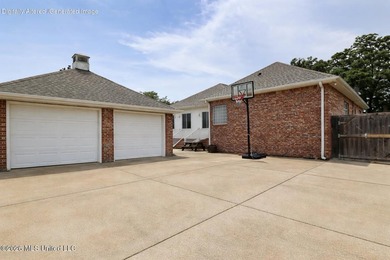 Spacious 4-bedroom, 2-bath home conveniently located between Hwy - photo 4