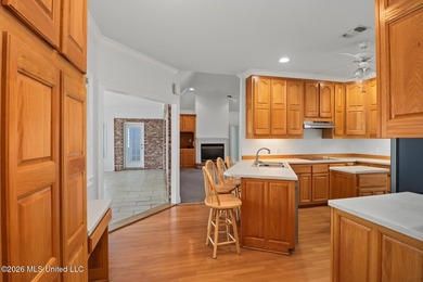 Spacious 4-bedroom, 2-bath home conveniently located between Hwy - photo 8