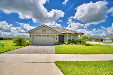 Lake Home For Sale in Auburndale, Florida