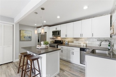 Text/call for private showings. Huntington Beach 92648 Villa - photo 17