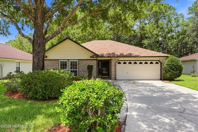 Welcome Home to this beautifully maintained and much-loved home - photo 1