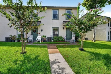 Wonderful Rockport Country Club condo with a pool just outside - photo 2