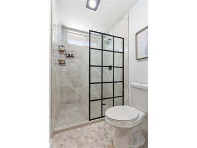 Text/call for private showings. Huntington Beach 92648 Villa - photo 23