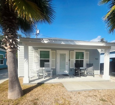 Your coastal escape awaits at 121 Oasis Circle! This charming 1 - photo 1
