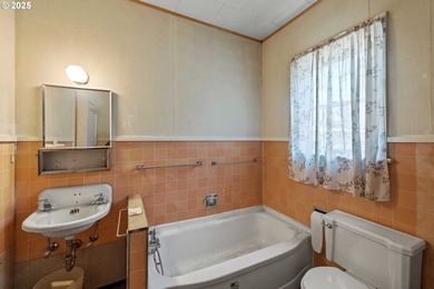 Unique time capsule income property for sale in Coos Bay - photo 31