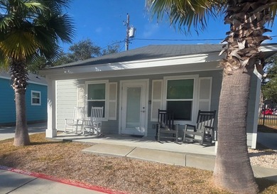 Your coastal escape awaits at 121 Oasis Circle! This charming 1 - photo 3