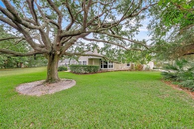 Welcome to Pinecrest Lakes! Situated on 1.1 acres, this unique - photo 2