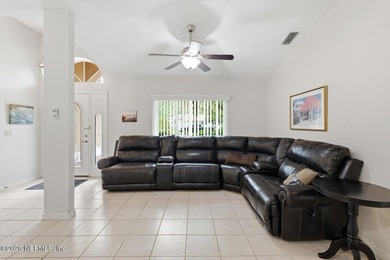 Welcome home to this beautiful 3-bedroom, 2-bath pool home - photo 8