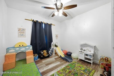 Precious three bedroom, two bath cottage located in the East - photo 16
