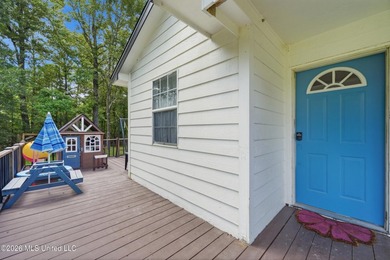 Precious three bedroom, two bath cottage located in the East - photo 19