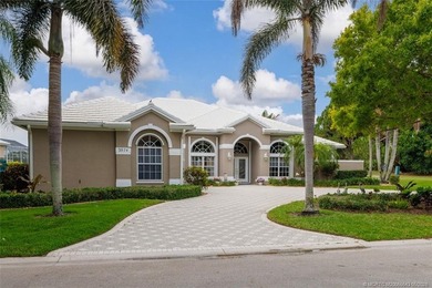 Elegant Monarch Country Club estate on a premier lot with water - photo 2