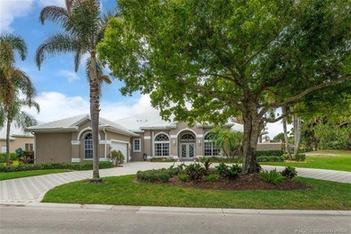 Elegant Monarch Country Club estate on a premier lot with water - photo 3