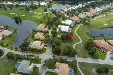 Elegant Monarch Country Club estate on a premier lot with water - photo 4