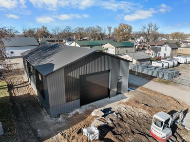 Introducing a brand new 40' x 64' steel warehouse perfectly