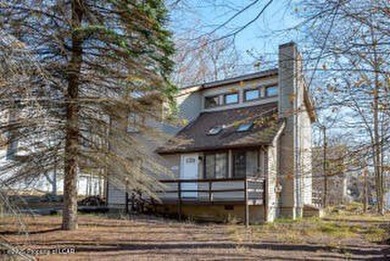 Lake Carobeth Home For Sale in Tobyhanna Pennsylvania