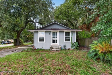 Bring your vision and unlock the potential of this 3-bedroom - photo 2