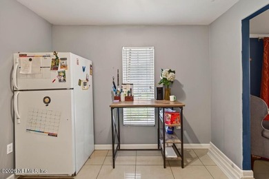 Bring your vision and unlock the potential of this 3-bedroom - photo 7