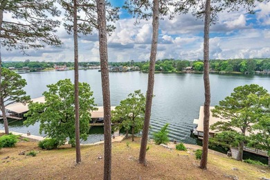 Experience luxury lake living in this stunning fully furnished - photo 4