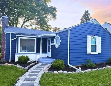 Welcome home to the most adorable, exquisitely and COMPLETELY - photo 15