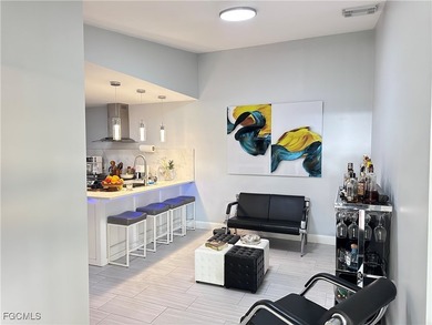 This charming townhouse features 2 bedrooms, 2 full bathrooms - photo 16