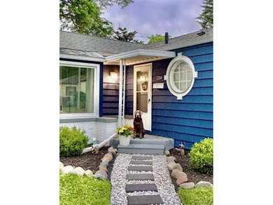 Welcome home to the most adorable, exquisitely and COMPLETELY - photo 16