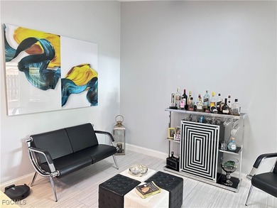 This charming townhouse features 2 bedrooms, 2 full bathrooms - photo 18
