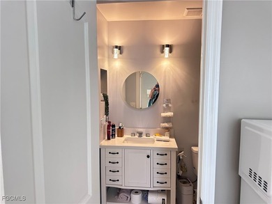 This charming townhouse features 2 bedrooms, 2 full bathrooms - photo 20