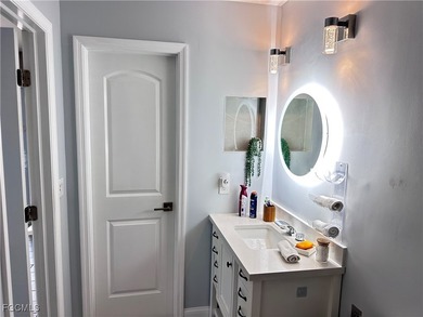 This charming townhouse features 2 bedrooms, 2 full bathrooms - photo 21