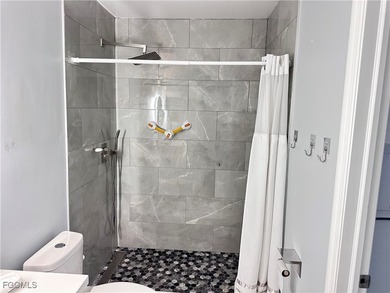 This charming townhouse features 2 bedrooms, 2 full bathrooms - photo 23