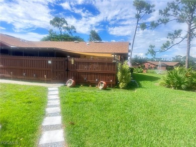 This charming townhouse features 2 bedrooms, 2 full bathrooms - photo 25
