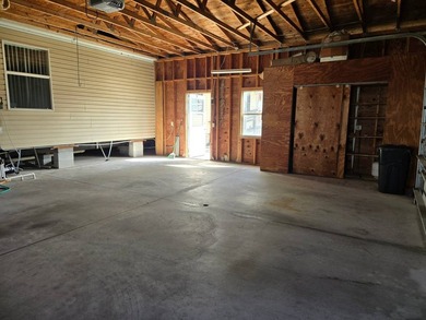 This beautiful 4-bedroom, 2-bath lakefront home sits on a - photo 8