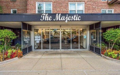 Beautiful well maintained unit in desirable Forest Hills - photo 4