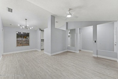 Wow, A MUST SEE!! Gorgeous Executive 3 bedroom, 2 Bath with - photo 11