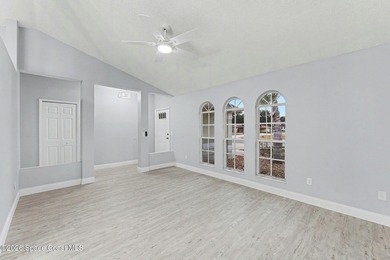 Wow, A MUST SEE!! Gorgeous Executive 3 bedroom, 2 Bath with - photo 13