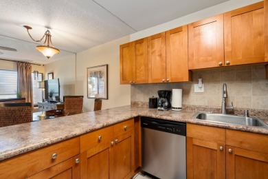 Welcome to HOTEL ZONED Kihei Akahi D107! Luxury vinyl plank - photo 19