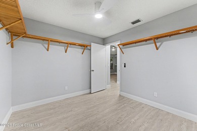 Wow, A MUST SEE!! Gorgeous Executive 3 bedroom, 2 Bath with - photo 19
