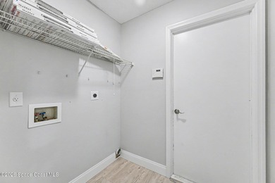 Wow, A MUST SEE!! Gorgeous Executive 3 bedroom, 2 Bath with - photo 20