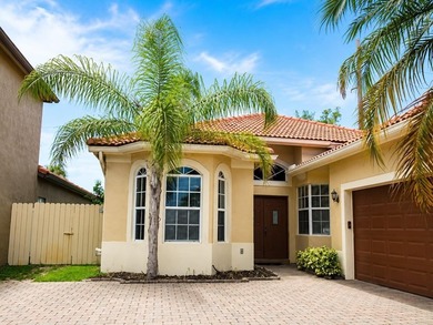 Beautifully maintained 3-bedroom, 2-bath home located in a - photo 1