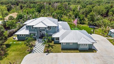 Behind a private electronic gate in prestigious Palm City Farms - photo 2